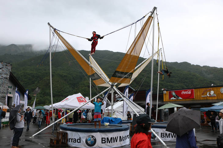 午後には天候も徐々に落ち着き、アウトドア施設である「Hakuba47」の体験型アトラクションも楽しむことができた。