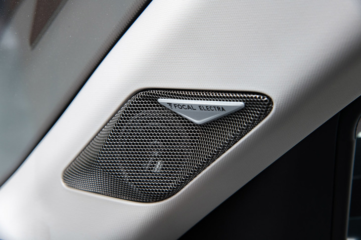 12基のスピーカーからなるFOCAL Electraのオーディオシステムは「グランシック」の専用装備で、他のグレードにはオプションでも用意されていない。