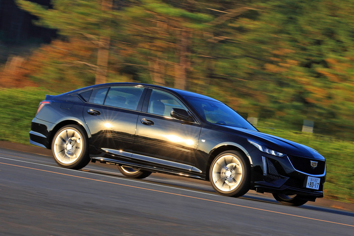 今や自動車の主流はSUVになりつつあるが、セダンにも確固とした魅力がある。走りや乗り心地には確かなアドバンテージがあるので、無駄を嫌い、実利を大事にする人にとっては、今も魅力的な選択肢のはずだ。