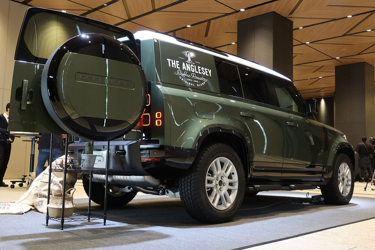 ディフェンダー110ハードトップX-DYNAMIC SE D350　※COFFEE SUPREME JAPANとのコラボ展示