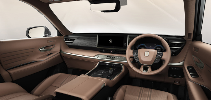 プロドライバーをサポートする機能と装備を集約し、使い勝手を高めたと紹介される新しい「センチュリー」のコックピット。