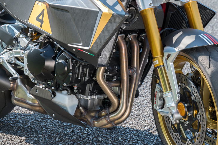 エンジンはカワサキから供給される排気量1043ccの水冷直4 DOHC。トランスミッションにはクラッチ操作なしでの変速を可能にする、「KQS（カワサキクイックシフター）」が装備される。