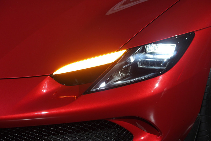 フェラーリ296GTB（ヘッドランプ）