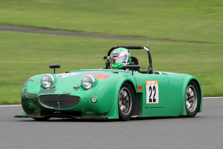 「ザウルスジュニア」のシャシーに、通称カニ目こと「オースチン・ヒーレー・スプライトMk1」風のボディーをかぶせた「ザウルス ヒーレースプライト」。ロードクリアランスの低さが印象的だ。GP-4クラス。