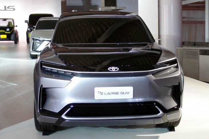 3列7人乗りのラージサイズSUV「トヨタbZ LARGE SUV」。