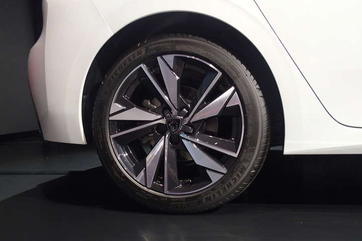 プジョー308アリュール（リアホイール）