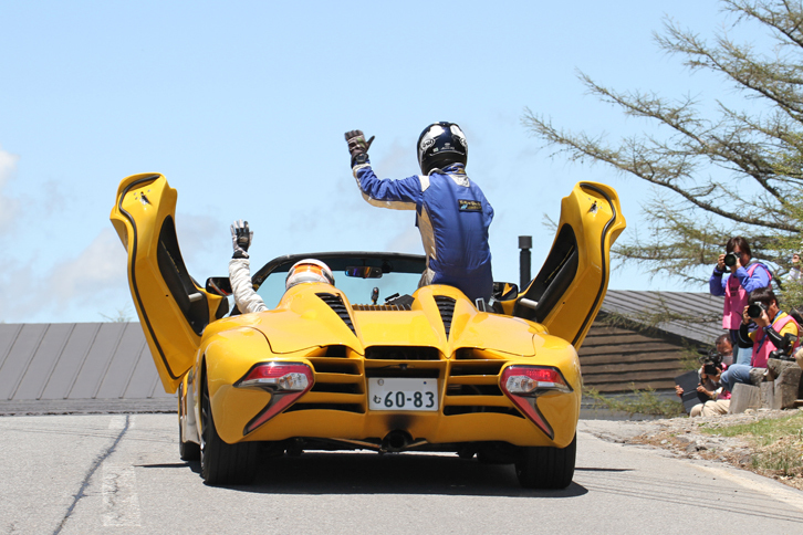 1999年「ルノースポール・スピダー」をベースとする「マンタレイ」。