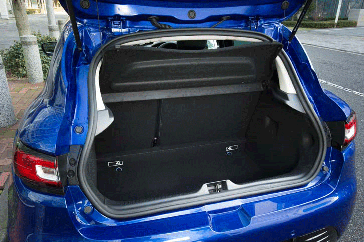 荷室の容量は300リッターが確保される。リアシートを倒すと、最大で1146リッターまで拡大できる。（写真をクリックすると、シートが倒れる様子が見られます）