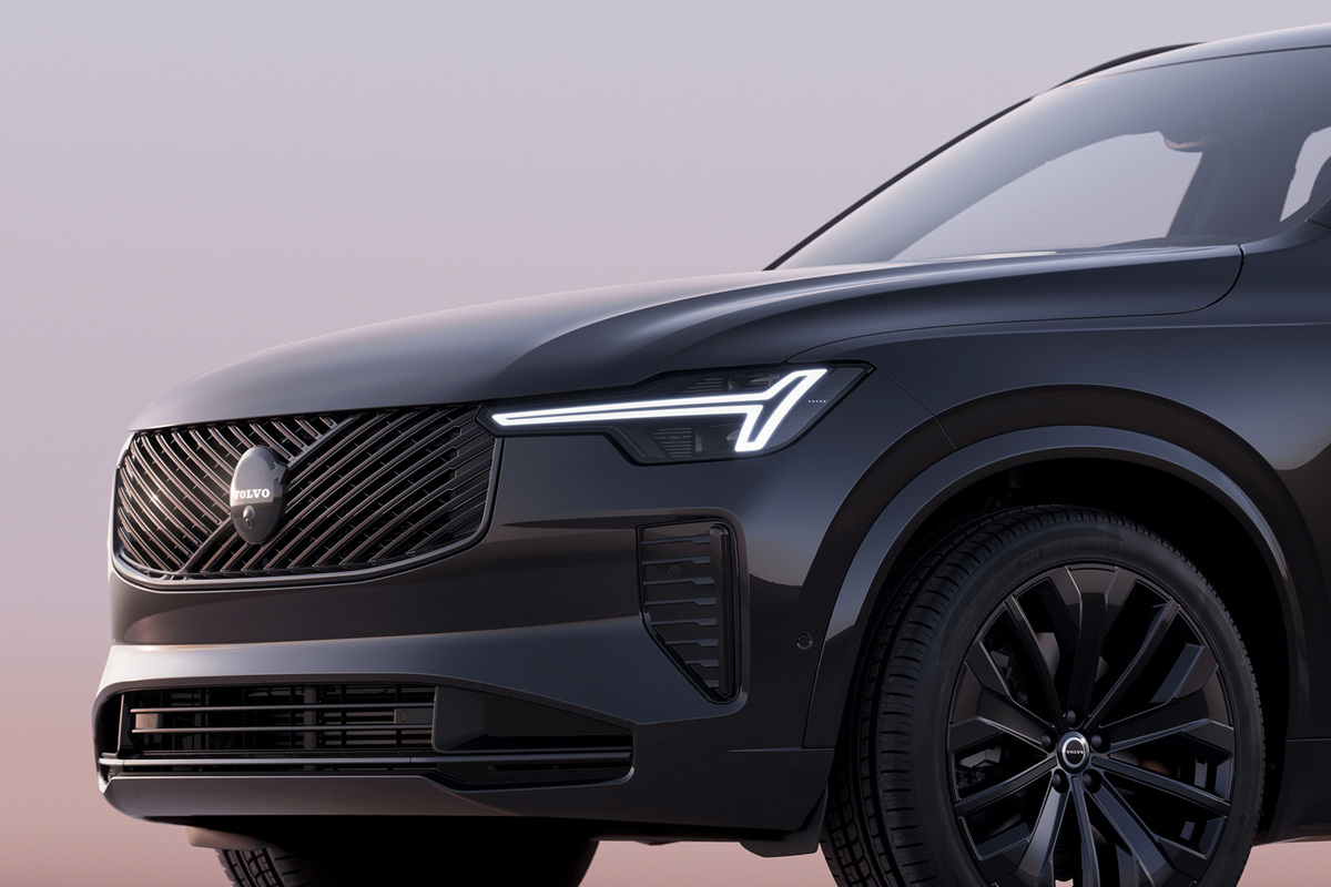 内外装をこだわりの黒でコーディネート ボルボが限定車「XC90ブラック