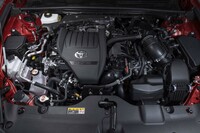 2.4リッターターボエンジンを核とした「デュアルブーストハイブリッド」はシステム全体で349PSを発生する。