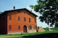 2022年に筆者が撮影したフェルッチョ生家。コレッティ家が購入して2年。右手前に新しい修復用のレンガ、奥にはがれきが見える。