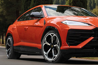 「ピレリPゼロ」タイヤを装着した「ランボルギーニ・ウルス」。