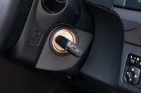 スマートキーなどは設定がなく、キーシリンダーを回してエンジンを始動する。