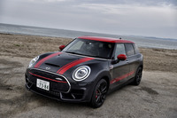 「MINIジョンクーパーワークス クラブマン」のボディーサイズは全長×全幅×全高＝4275×1800×1470mm、ホイールベースは2670mmとなっている。