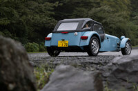 より上質に、少しだけ快適に進化した「170S」だが、軽さと臨場感を存在意義とするケータハムの本領は忘れていなかった。