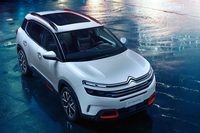 ミドルクラスSUVの「C5エアクロス」。日本では「C5エアクロスSUV」という車名で発売された。