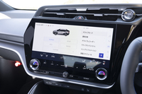 ドライブモードは「ノーマル」「スポーツ」「エコ」「レンジ」に「カスタム」を加えた全5種類。センタースクリーンを介してしか設定できない。