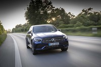 「GLC300 4MATICクーペ」が0-100km/h加速に要する時間は6.3秒。最高速は240km/hと公表される。