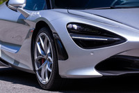 試乗車にオプションで装着されていた「ビークルリフト」と呼ばれるフロントリフティングシステムを作動させた様子。フロントの最低地上高が約30mm引き上げられる。