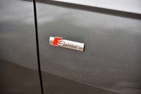 今回のテスト車には内外装をよりスポーティーに飾るオプション「Sラインパッケージ」が装着されていた。