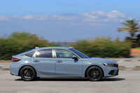 シャシーに関してはホイールベースやリアトレッドを拡大するとともに、各部のフリクションを徹底的に低減。優れたライントレース性を実現した。