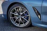 試乗車は「Yスポーク・スタイリング728M」（セリウムグレー）と呼ばれるアルミホイールに、前245/35R20、後ろ275/30R20サイズの「ミシュラン・パイロットスポーツ3」ランフラットタイヤを組み合わせていた。