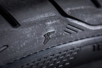 「イーグルF1スーパースポーツ」では、サイドウォールのスリップサイン表示マークとして、グッドイヤーのシンボルマーク「ウイングフット」が用いられている。