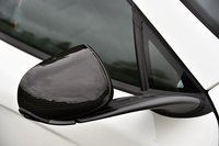 カーボン製のミラーケース。オプション価格は、36万円。