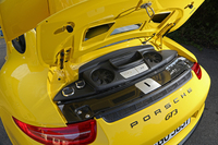 3.8リッターのフラットシックスは、いよいよ「911カレラ」シリーズの直噴ユニットがベースに。