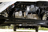 モーターは、リアアクスルの前方に搭載され、後輪を駆動する。