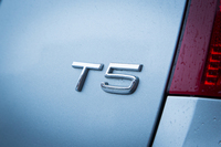 「T5」を名乗るがエンジンは直4。新世代パワーユニットでは“命名法”が変わる。