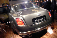 リアビュー。コンビランプやマフラーエンドは、「コンチネンタル」シリーズとおそろいで、楕円形がモチーフになっている。