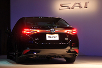 リアのコンビランプも超ワイドに。パンパーのデザインも変更された。
    