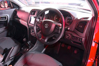 「スズキ・ヴィターラ ブレッツァ」のインストゥルメントパネルまわり。