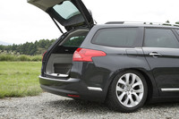 写真は車高をもっとも下げた状態。