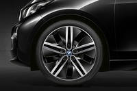 「i3セレブレーション エディション カーボナイト」（20インチ・アロイホイール）