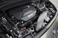 「MINIクーパーS」にも搭載される、ボア82.0mm×ストローク94.6mmの2リッター直4直噴ターボエンジン。