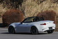 他の新世代マツダ車と同様に、新型「ロードスター」にもレーダーやカメラなどの検知デバイスを駆使する先進安全技術「i-ACTIVSENSE（アイ・アクティブセンス）」が採用される。