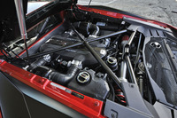 6.5リッターV12エンジンの最高出力は標準型の50ps増しの750ps。一方、最大トルクは変わらぬ70.4kgm。