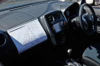 ダッシュボードにはコース図が貼られているものの、当然ながら走行中に確認する余裕はない。