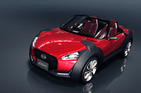 2011年の東京モーターショーで発表されたコンセプトカー「D-X（ディークロス）」。