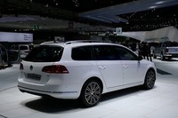 「パサートヴァリアント」も同時に発表された。全長は4771mmで全幅は1820mm。全長がセダン（4769mm）よりわずかに長い。