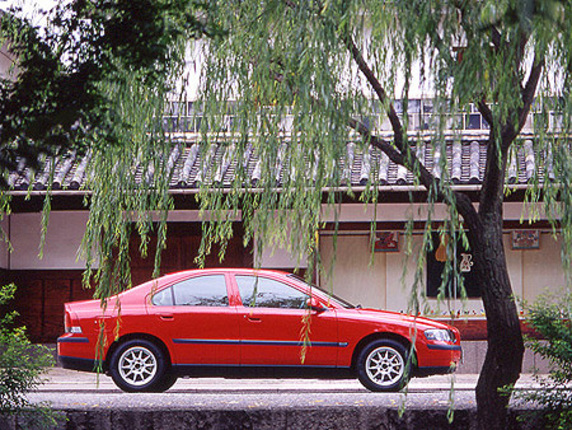 【スペック】全長×全幅×全高＝4575×1815×1430mm/ホイールベース＝2715mm/車重＝1490kg/駆動方式＝FF/2.4リッター直5DOHC20バルブ（140ps/4500rpm、22.4kgm/3750rpm）/車両本体価格＝365.0万円（テスト車＝390.0万円／EBOパッケージオプション）
