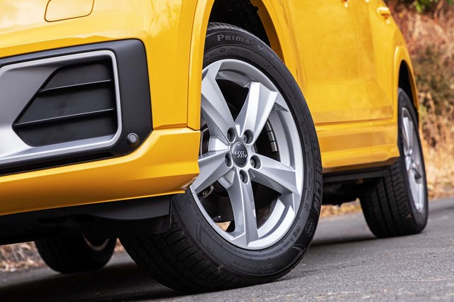 AUDI アウディ Q2 純正 5アームスターデザイン ホイール 4本 7J-17 PCD112 5穴 +45 ハブ57 81A601025B　aa17