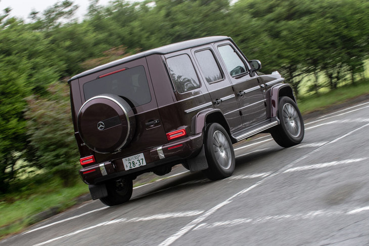 まず販売されるのは「G550」と「AMG G63」の2種類。ディーゼル車の「G350d」については従来モデルが併売される。