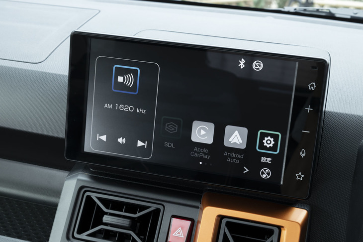 試乗車に装備されていた販売店オプションの9インチナビ。携帯端末との連携機能は充実しており、Apple CarPlayやAndroid Autoなどのミラーリング機能に加え、トヨタが主導するスマートデバイスリンクのアプリも利用可能だ。