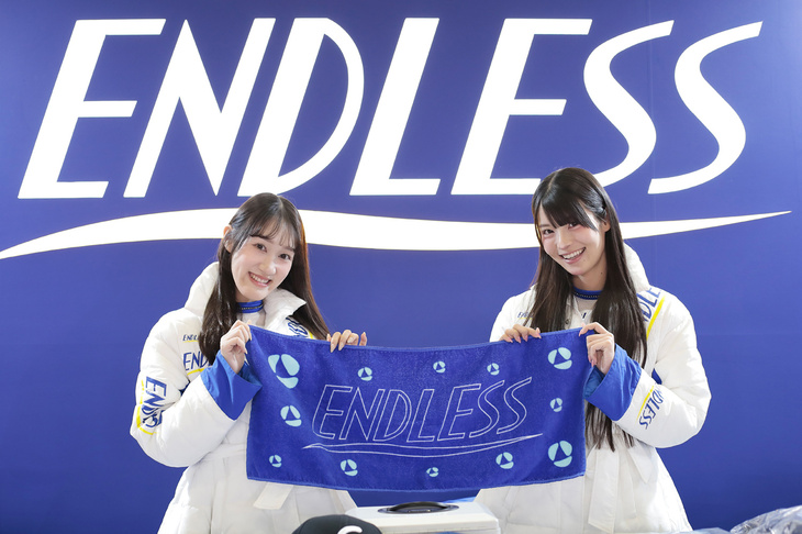 ENDLESSブースの加藤心菜さん（写真左）と高月 華さん（写真右）。