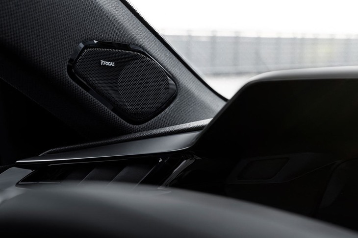 プジョー308（Aピラー部のFOCALスピーカー）