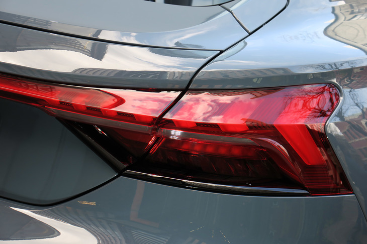 アウディe-tron GTクワトロ（リアコンビランプ）