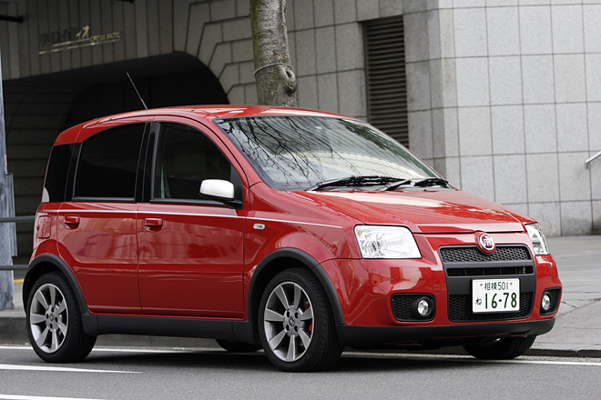 潔癖症の方でなければ、中古車にも目を向ければ夢が広がる。「フィアット・パンダ100HP」なんて筆者が欲しいくらいだ。